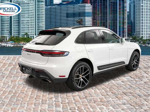 Used 2022 Porsche Macan AWD/4WD image 7