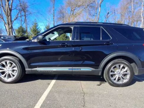 Certified 2022 Ford Explorer XLT w/ Equipment Group 202A image 5