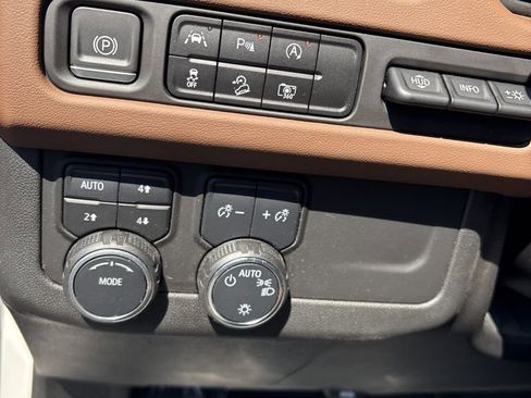 Used 2023 Chevrolet Suburban High Country AWD/4WD image 48