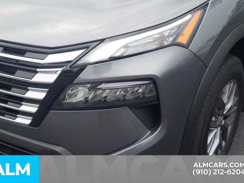 Used 2025 Nissan Rogue S AWD/4WD image 11