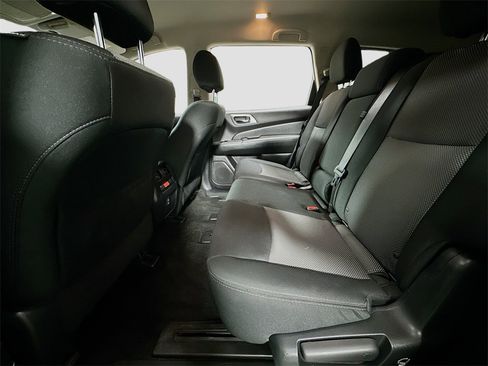 Used 2018 Nissan Pathfinder S image 23