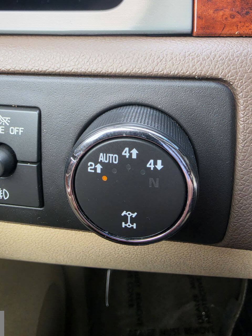 Used 2011 Chevrolet Avalanche LTZ AWD/4WD image 22
