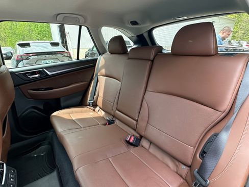 Used 2019 Subaru Outback 3.6R Touring AWD/4WD image 15