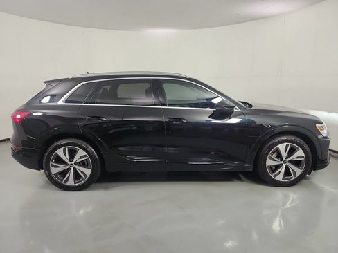 Used 2024 Audi Q8 e-tron Premium Plus AWD/4WD image 38