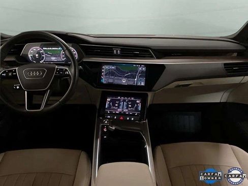 Used 2024 Audi Q8 e-tron Premium image 11