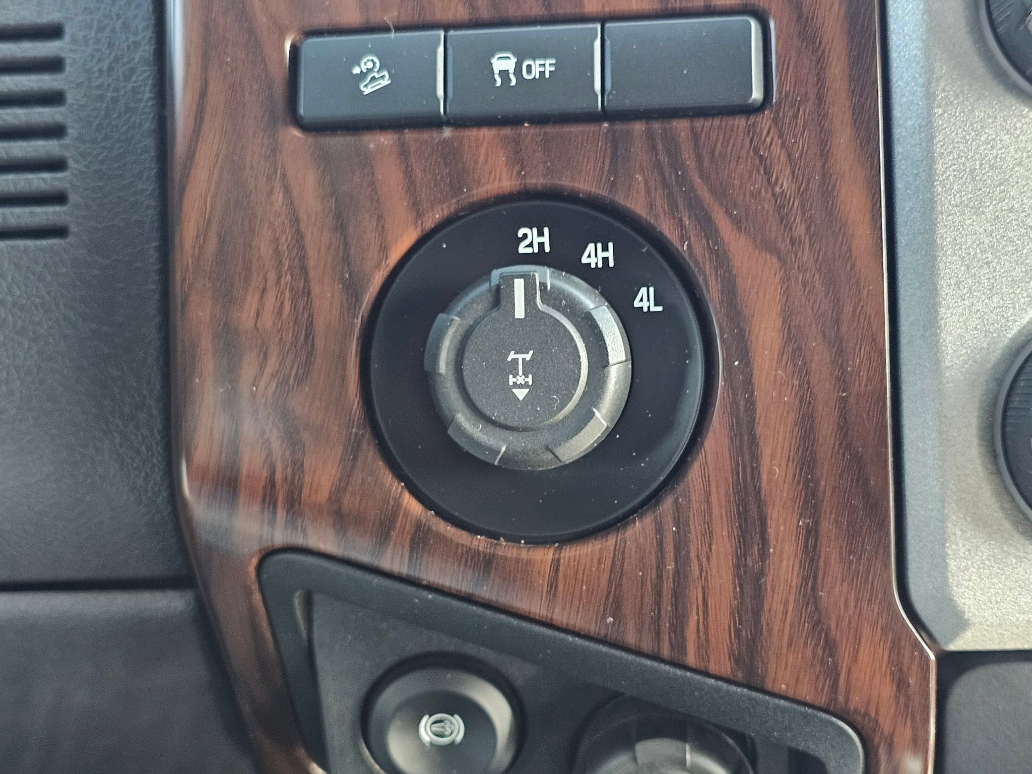 Used 2015 Ford F250 Lariat w/ Lariat Interior Package AWD/4WD image 21