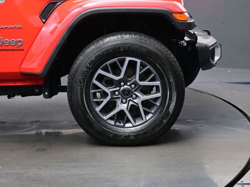 Used 2024 Jeep Wrangler Sahara image 9