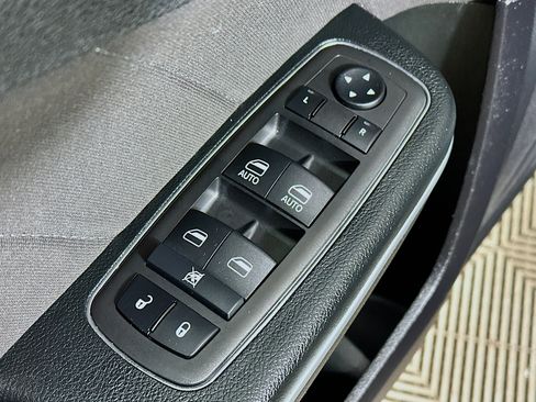Used 2023 Dodge Charger SXT RWD image 17