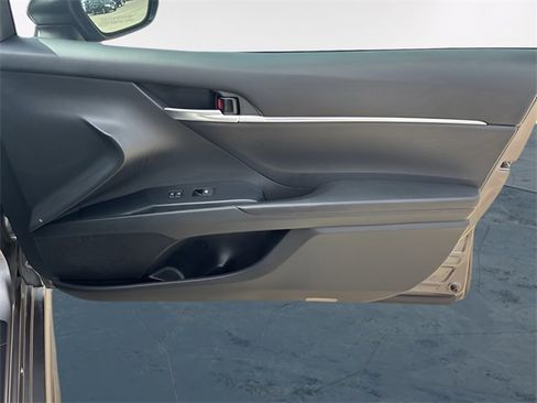 Used 2018 Toyota Camry SE w/ Convenience Package image 13