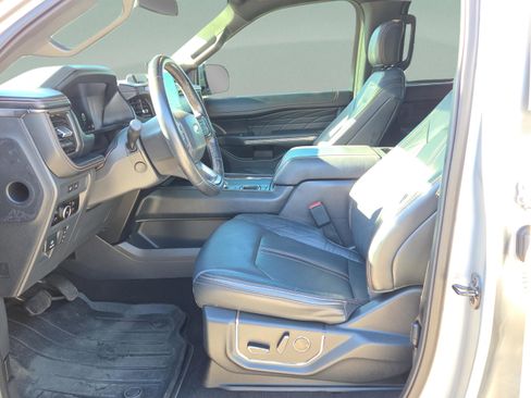 Used 2023 Ford Expedition Platinum image 10