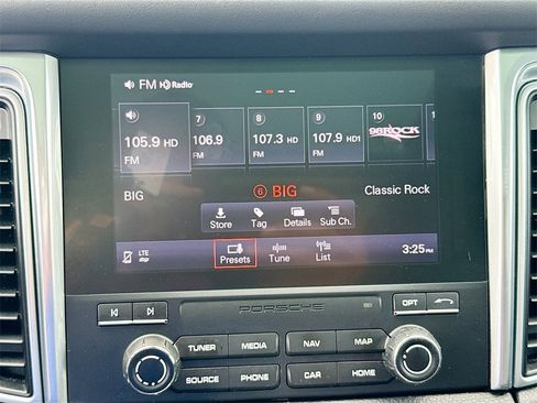 Used 2018 Porsche Macan Turbo w/ Premium Package Plus image 16