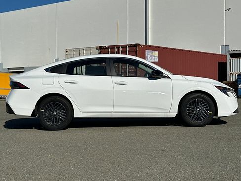 New 2026 Nissan Sentra SV w/ Floor Mat Package FWD image 3