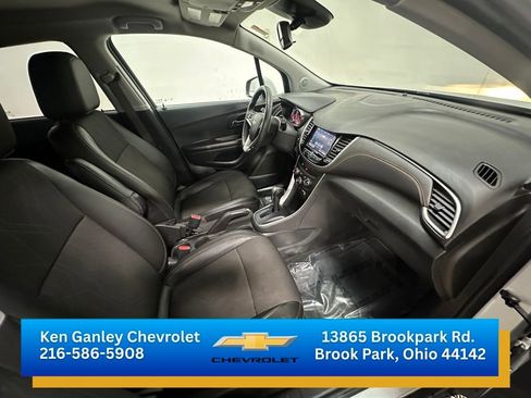 Used 2022 Chevrolet Trax LT w/ LT Convenience Package AWD/4WD image 23