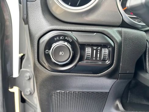 Used 2021 Jeep Wrangler Unlimited Sahara w/ Uconnect 4C Nav & Sound Group AWD/4WD image 13