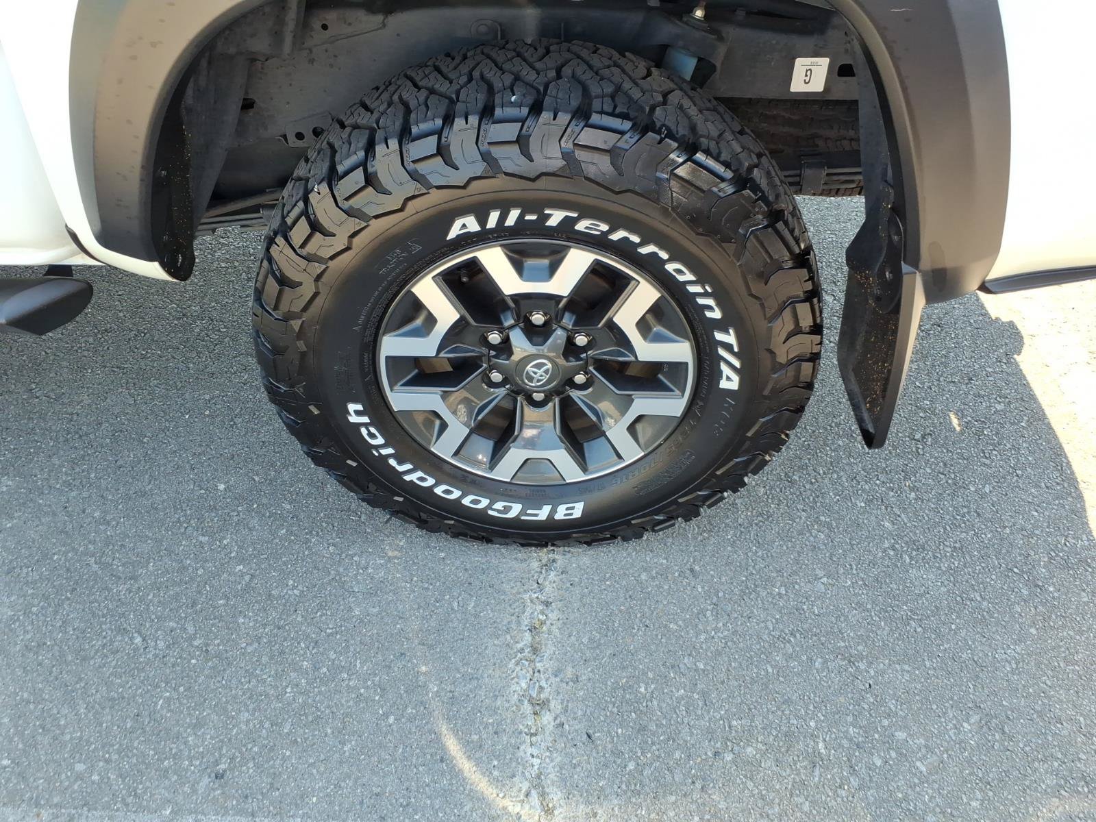 Used 2023 Toyota Tacoma TRD Off-Road w/ Advanced Technology Package AWD/4WD image 7