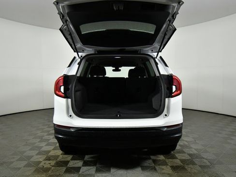 Used 2024 GMC Terrain SLE image 25