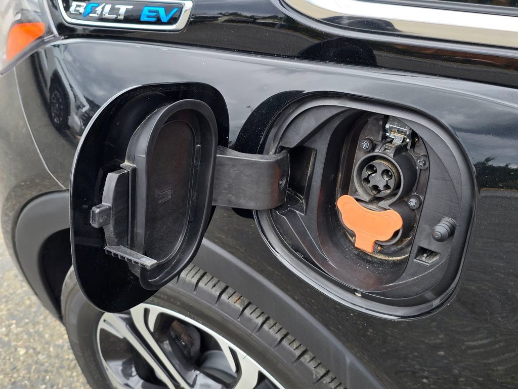 Used 2020 Chevrolet Bolt Premier w/ Infotainment Package FWD image 16