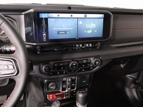 Used 2024 Jeep Wrangler Unlimited Rubicon w/ Technology Group image 5