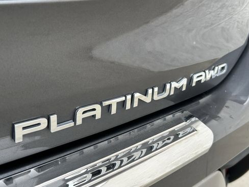 Used 2023 Toyota Highlander Platinum image 8