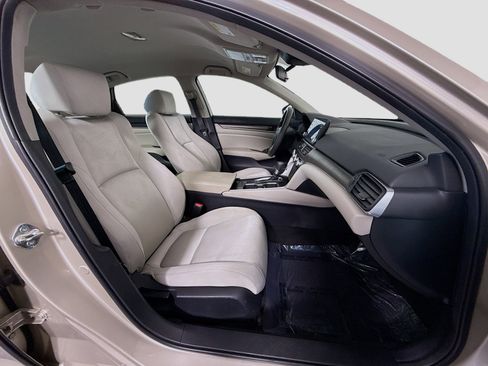 Used 2018 Honda Accord LX image 29