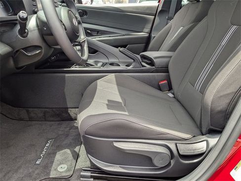 Used 2025 Hyundai Elantra Sport image 11