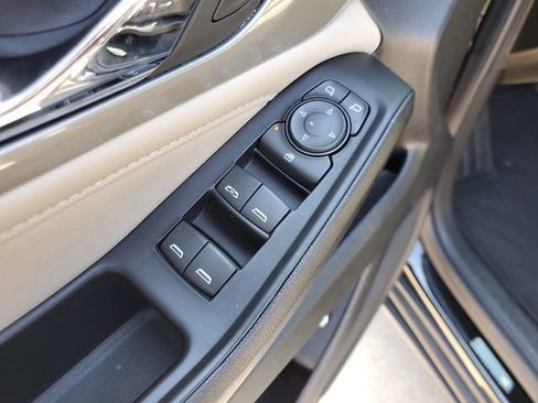 Used 2024 Chevrolet Traverse LT image 21