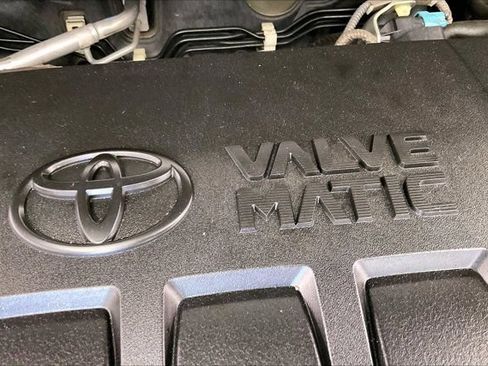 Used 2019 Toyota C-HR XLE FWD image 32