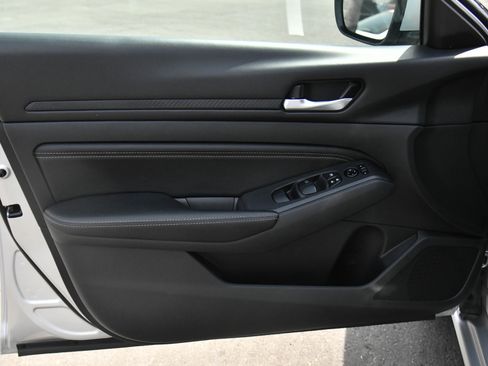 Used 2020 Nissan Altima 2.5 S FWD image 13