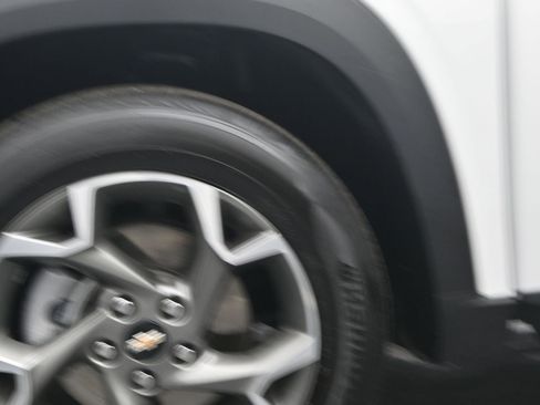 Used 2025 Chevrolet Trax LT FWD image 26