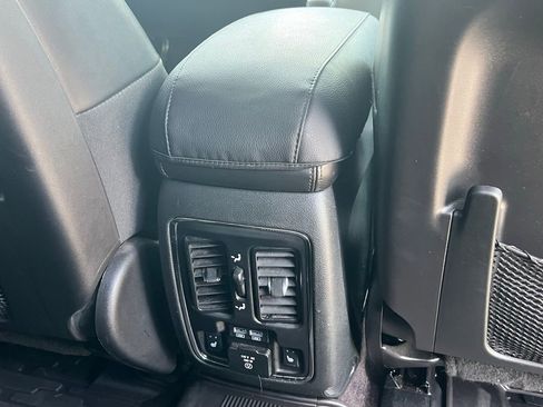 Used 2018 Jeep Grand Cherokee Limited AWD/4WD image 23