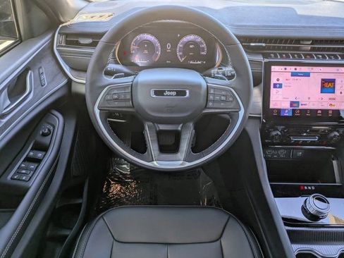 New 2025 Jeep Grand Cherokee Limited w/ Black Appearance Package image 14