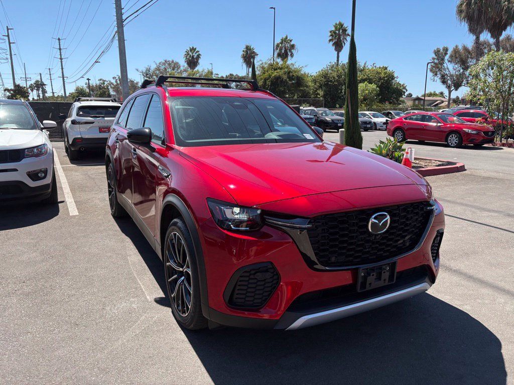 Certified 2025 MAZDA CX-70 Plug-In Hybrid w/ Premium Plus AWD/4WD image 4