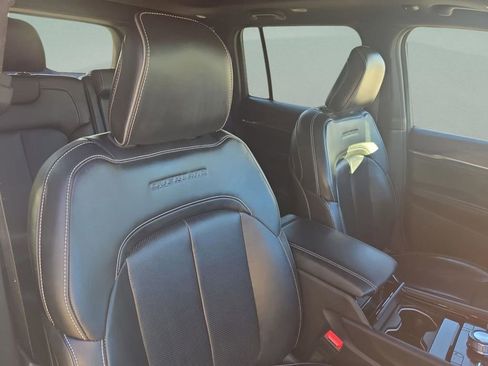 Used 2022 Jeep Grand Cherokee Overland image 13