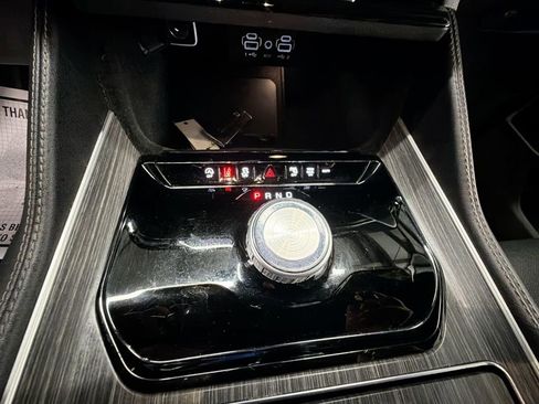 Used 2024 Jeep Wagoneer L Series II image 16