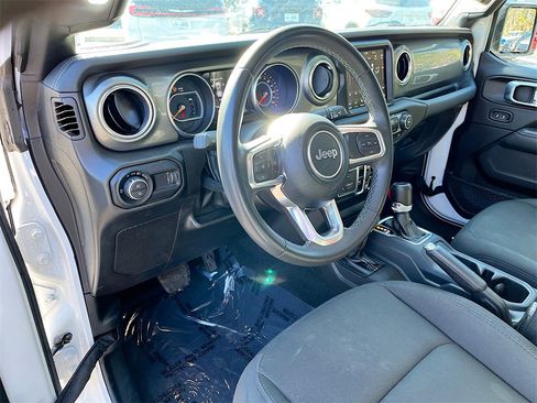 Used 2023 Jeep Gladiator Overland image 10