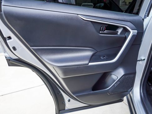 Used 2021 Toyota RAV4 LE image 22