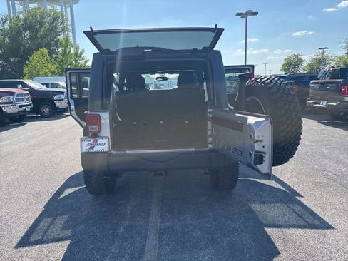 Used 2015 Jeep Wrangler Unlimited Rubicon w/ Connectivity Group AWD/4WD image 35