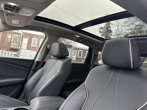 Used 2025 Acura RDX SH-AWD w/ Advance Package image 9