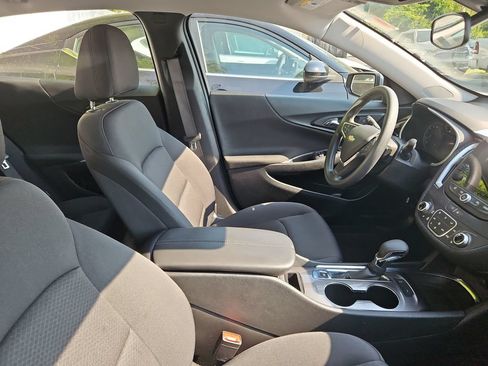 Used 2025 Chevrolet Malibu LT FWD image 8