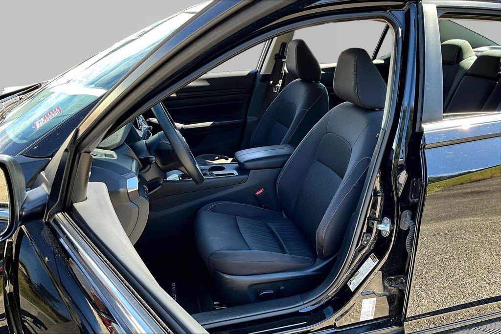 Used 2025 Nissan Altima 2.5 SV FWD image 22