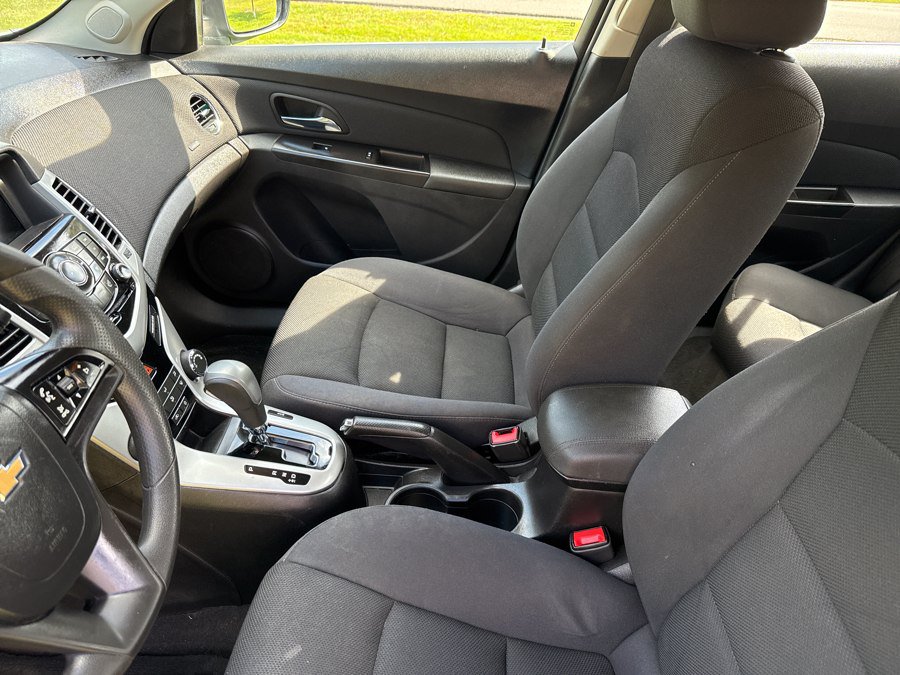 Used 2015 Chevrolet Cruze LT w/ Technology Package FWD image 40