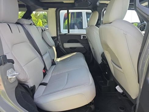 Used 2022 Jeep Wrangler Unlimited Sahara AWD/4WD image 17