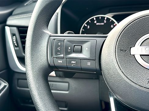 Used 2024 Nissan Rogue S image 29