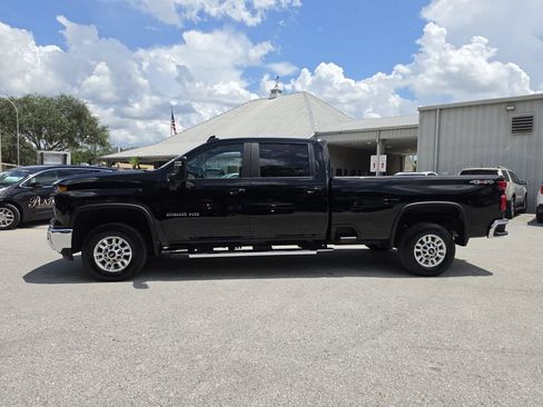 Used 2025 Chevrolet Silverado 2500 LT w/ Convenience Package AWD/4WD image 5