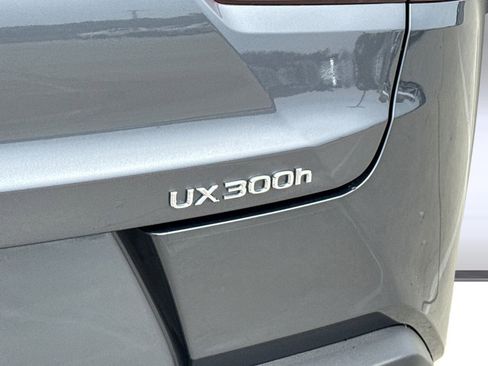 Certified 2025 Lexus UX 300h FWD w/ Accessory Package (Z2) image 21