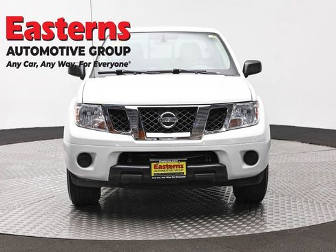 Used 2019 Nissan Frontier SV RWD image 2