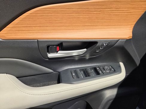 New 2026 Toyota Grand Highlander FWD image 26