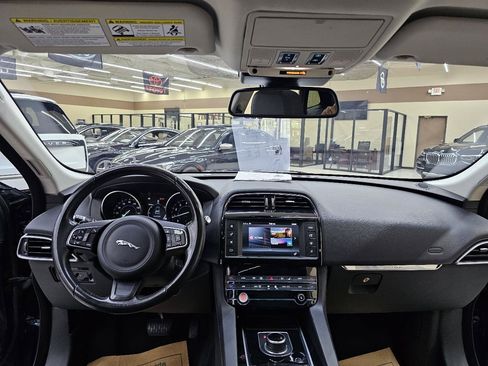 Used 2018 Jaguar F-PACE Premium AWD/4WD image 30