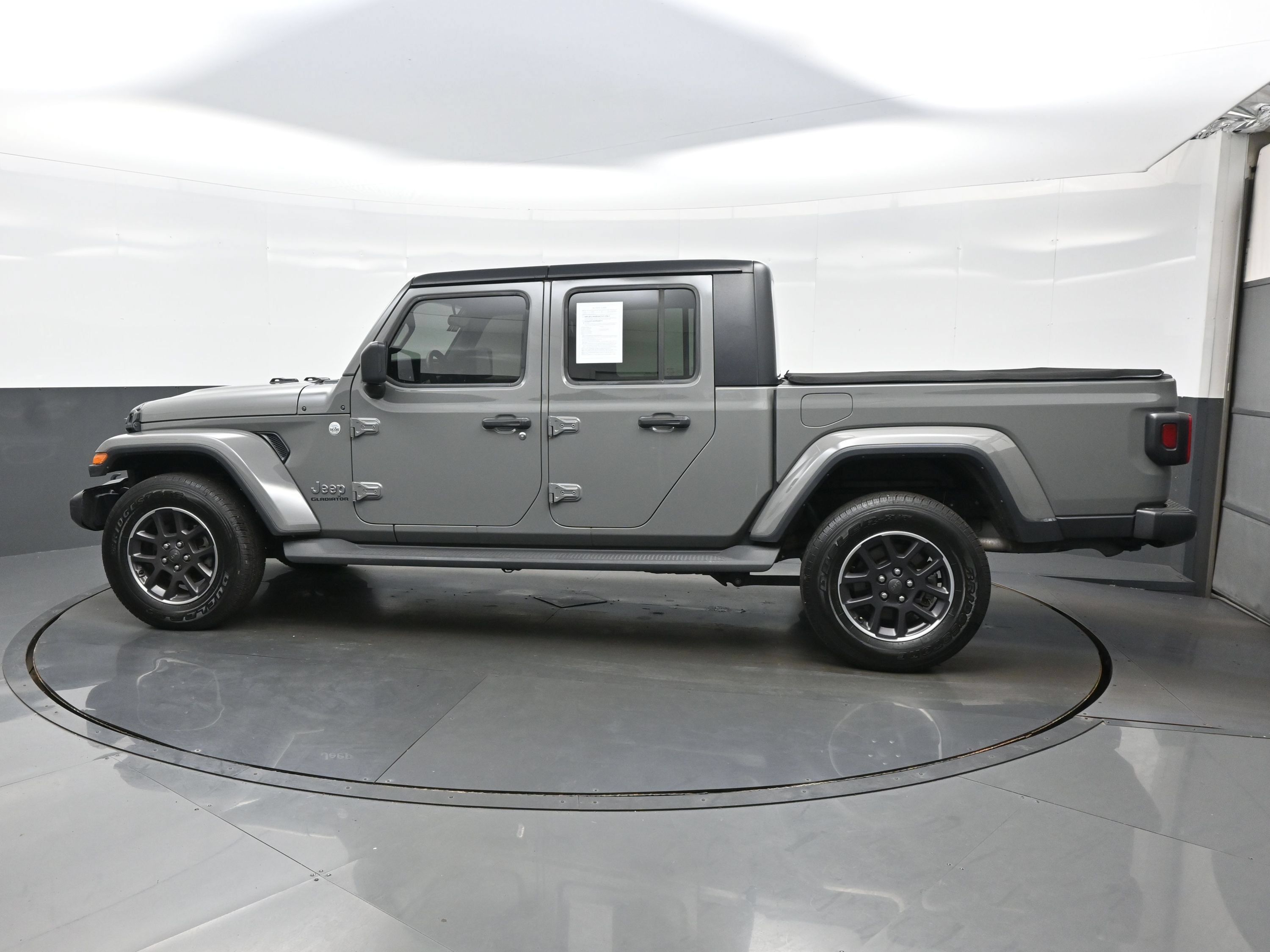 Used 2021 Jeep Gladiator Overland w/ Trailer Tow Package AWD/4WD image 3