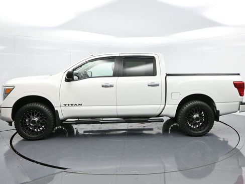 Used 2021 Nissan Titan SV w/ SV Convenience Package image 4